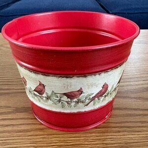 napco Round red metal planter with cardinals, Measures 4" tall, 5" diameter